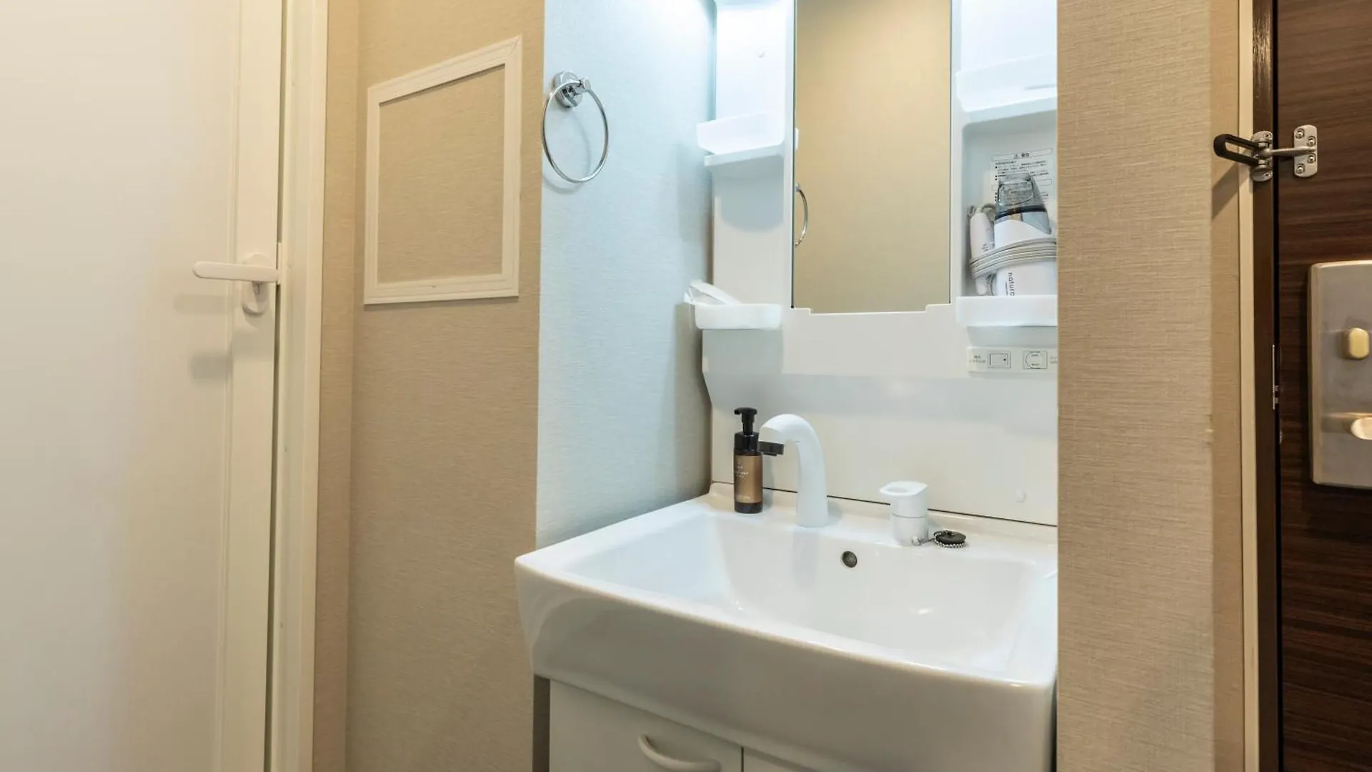 Tabist Unihotel Midosuji Hommachi Osaka 2*,