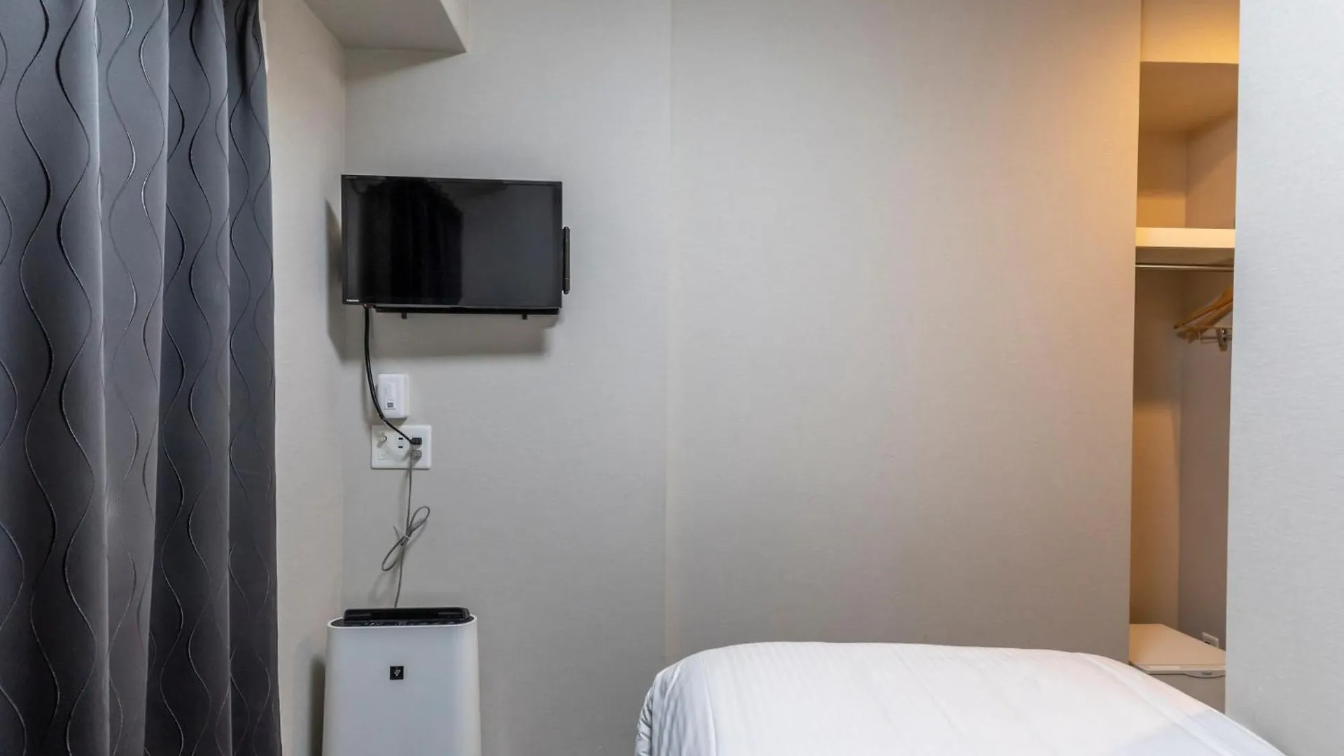 Tabist Unihotel Midosuji Hommachi Osaka Hotel